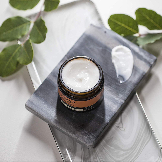 Creme facial antienvelhecimento de vitamina C de marca própria